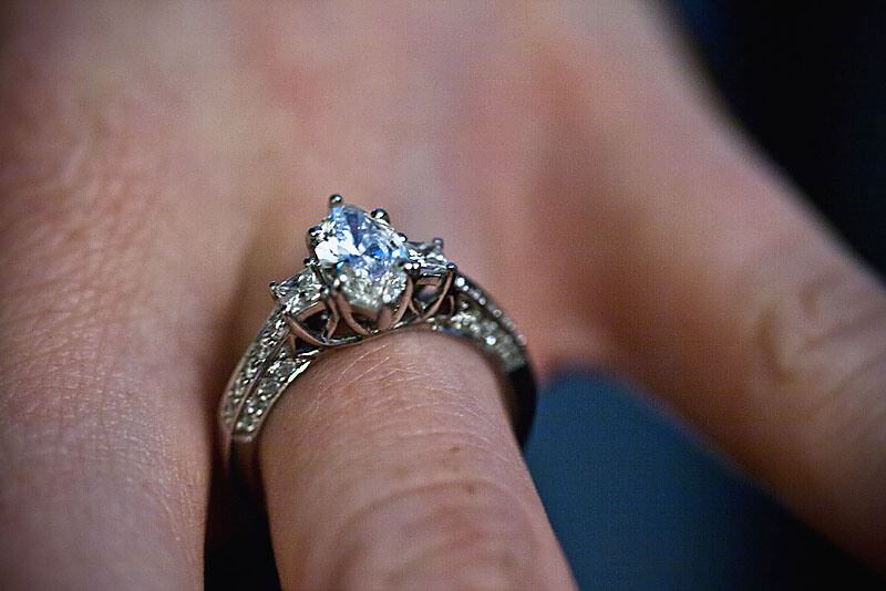 la bague de fianÃ§ailles Ã  noÃ«l solitaire diamant accompagnÃ© bague ...